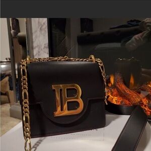 AUTHENTIC BALMAIN BUZZ BAG WITH GOLD HARDWARE..